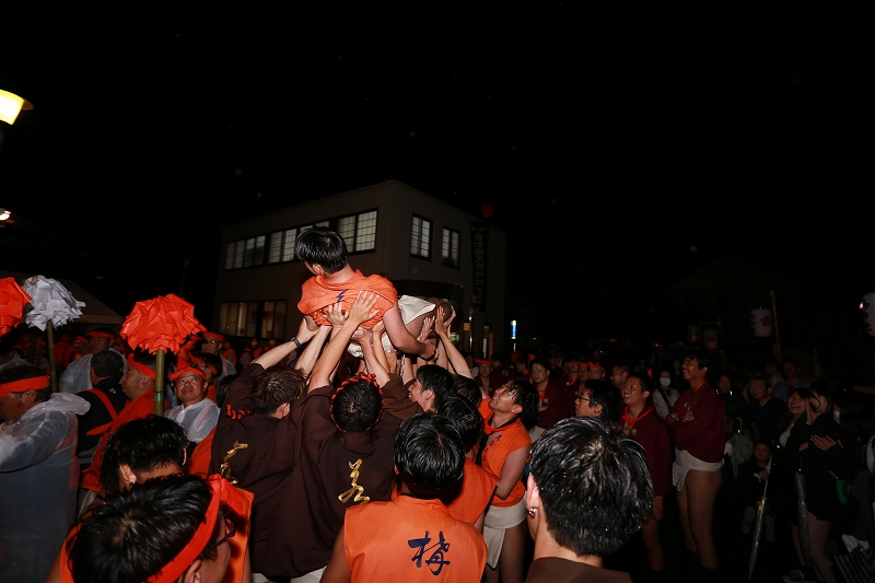R5HIRU2387.jpg